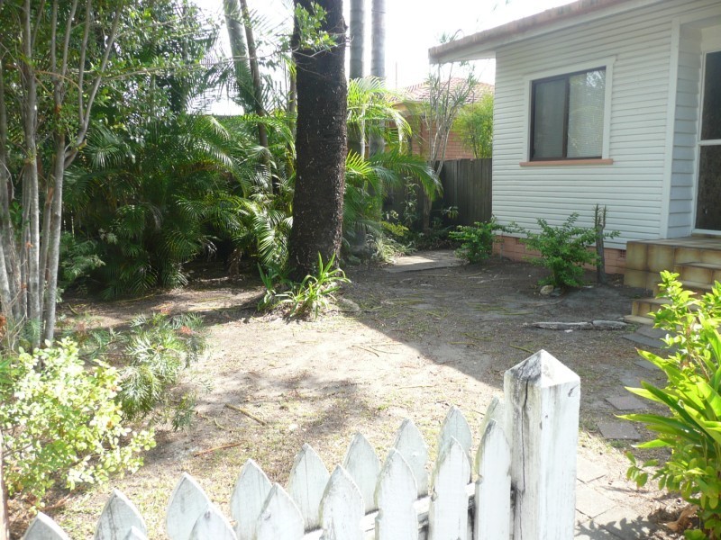 6 Palmer Drive, Labrador QLD 4215