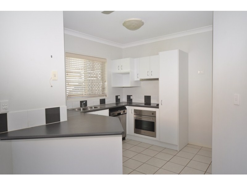 1/4 Pilar Court, Molendinar QLD 4214