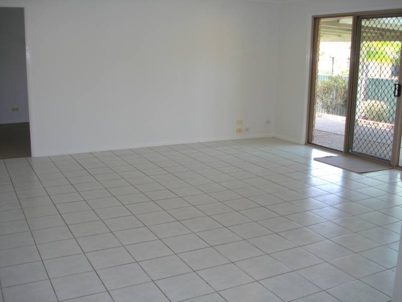 14 Hazeltine Place, Parkwood QLD 4214