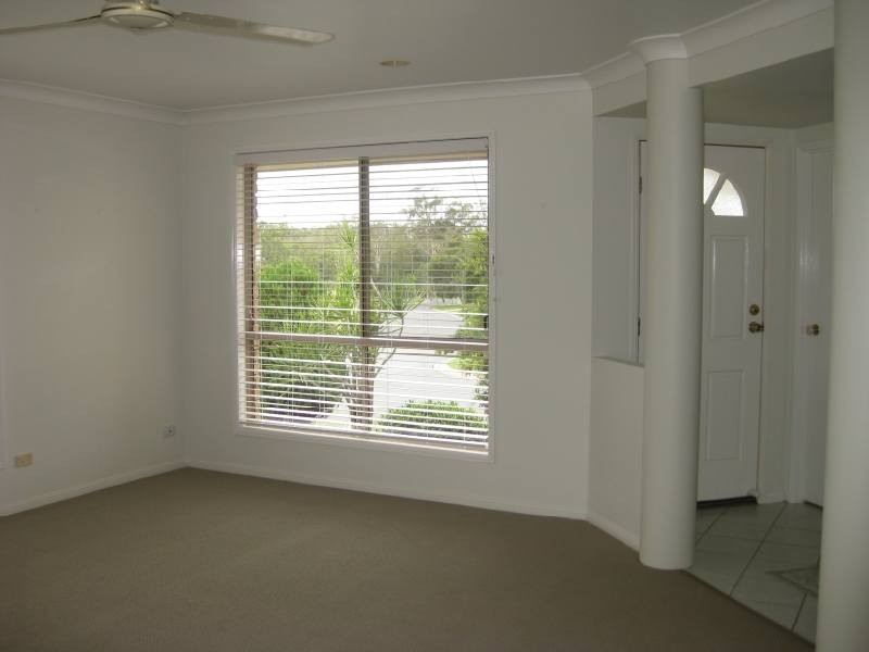 14 Hazeltine Place, Parkwood QLD 4214