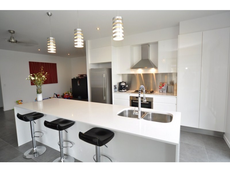 9 Rhodium Crescent, Hope Island QLD 4212