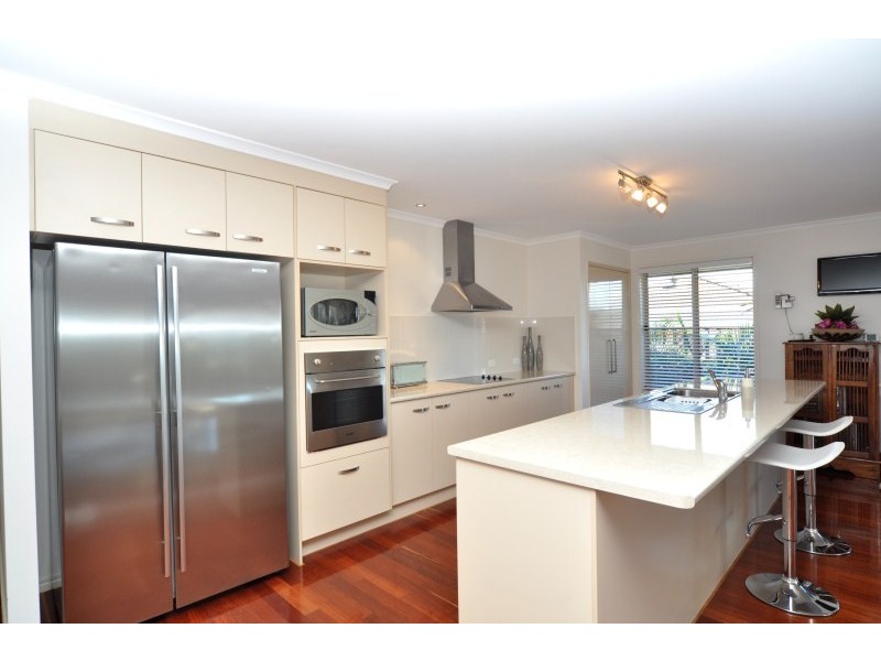39 Angourie Crescent, Pacific Pines QLD 4211