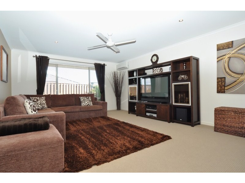 39 Angourie Crescent, Pacific Pines QLD 4211