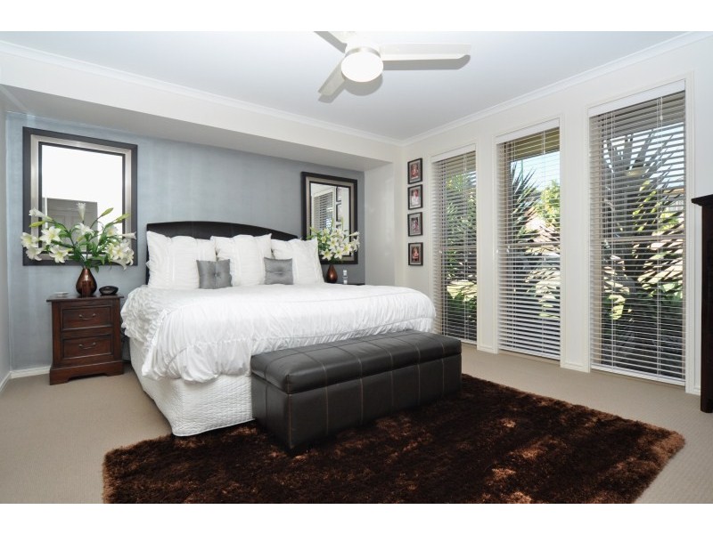 39 Angourie Crescent, Pacific Pines QLD 4211