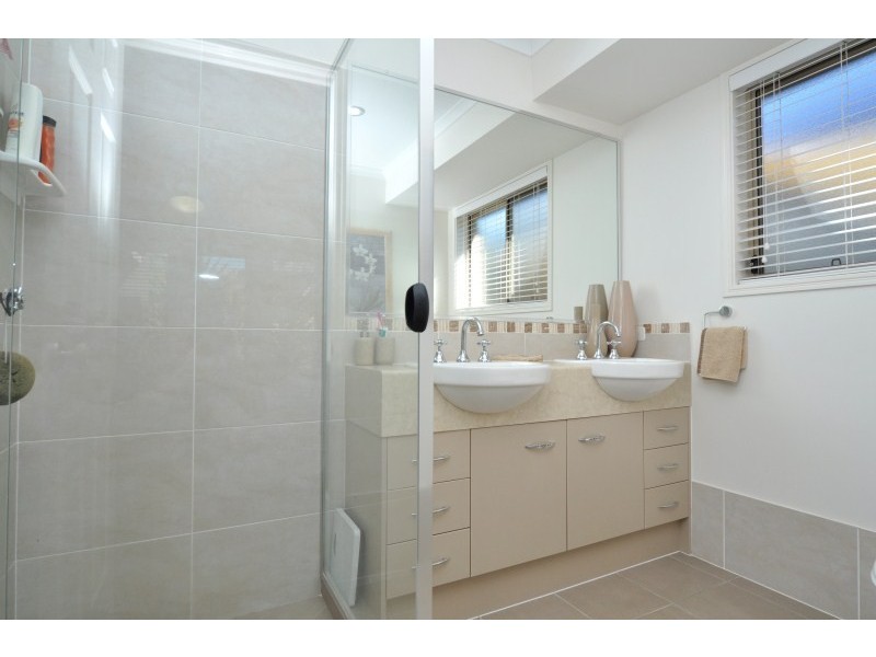 39 Angourie Crescent, Pacific Pines QLD 4211