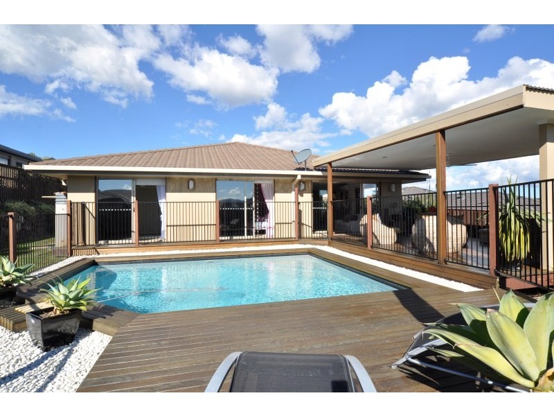 39 Angourie Crescent, Pacific Pines QLD 4211