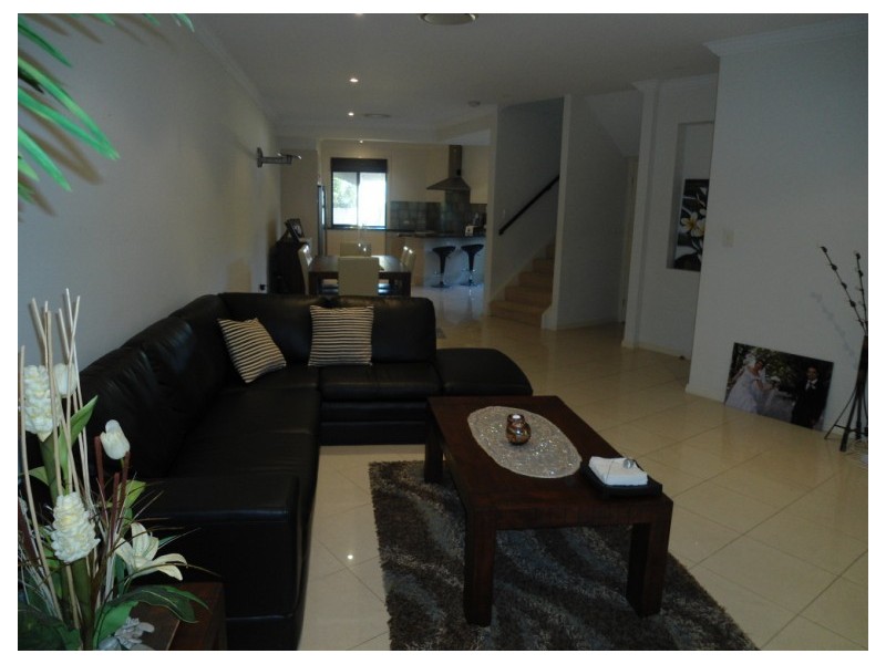2/4 Cawthray Street, Biggera Waters QLD 4216