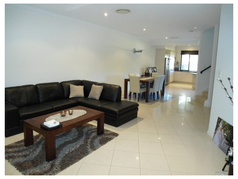 2/4 Cawthray Street, Biggera Waters QLD 4216