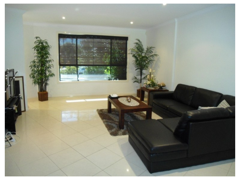 2/4 Cawthray Street, Biggera Waters QLD 4216