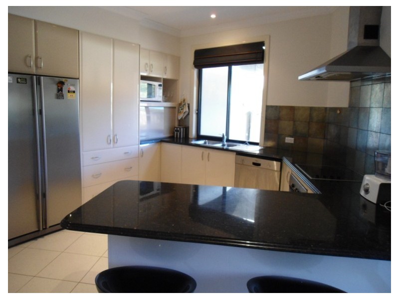 2/4 Cawthray Street, Biggera Waters QLD 4216