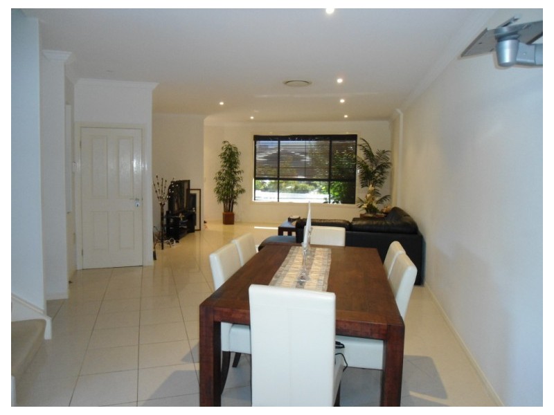 2/4 Cawthray Street, Biggera Waters QLD 4216