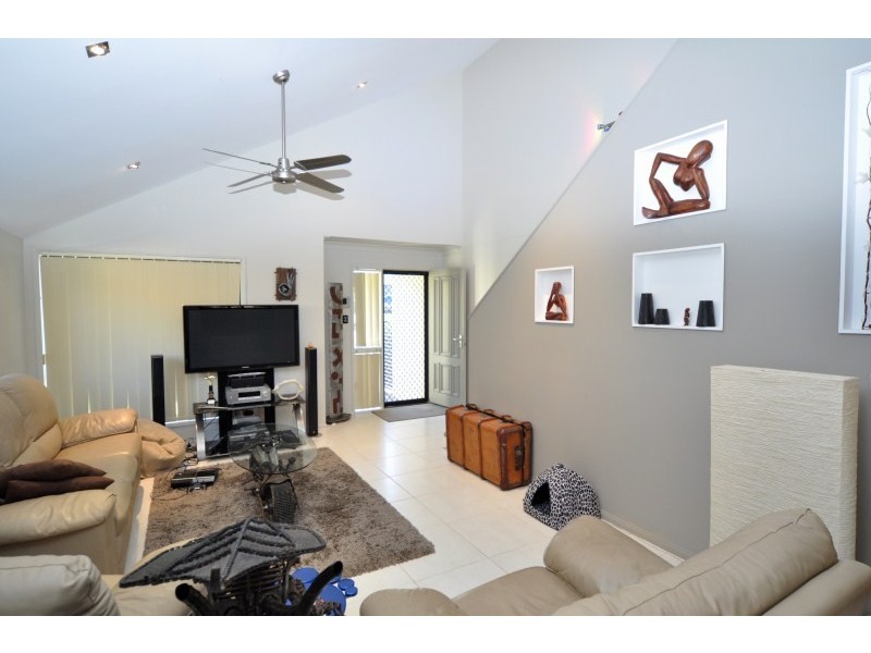 2/13 Thelma Avenue, Biggera Waters QLD 4216