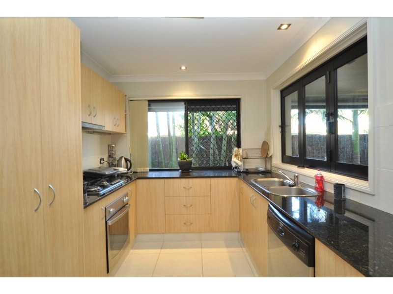 2/13 Thelma Avenue, Biggera Waters QLD 4216