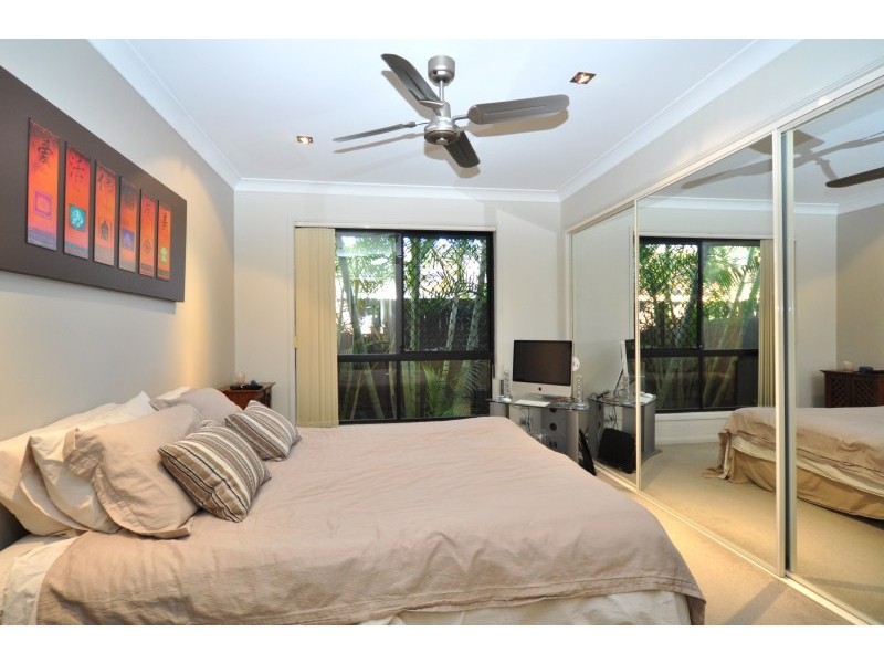 2/13 Thelma Avenue, Biggera Waters QLD 4216