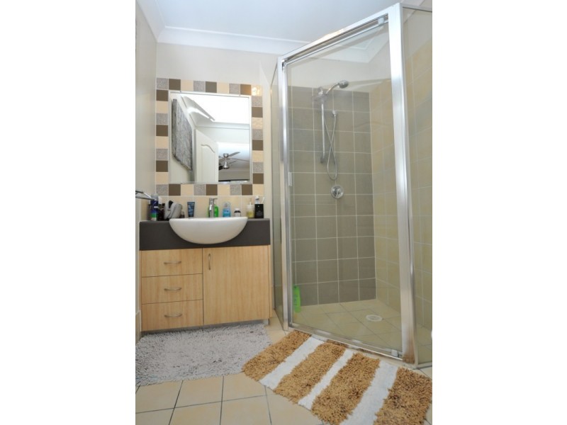 2/13 Thelma Avenue, Biggera Waters QLD 4216
