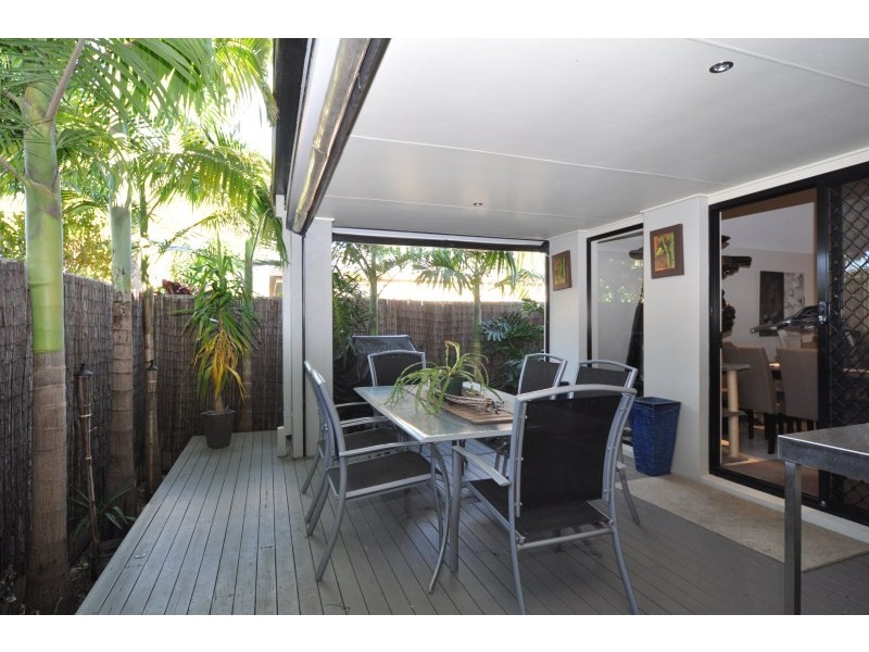 2/13 Thelma Avenue, Biggera Waters QLD 4216
