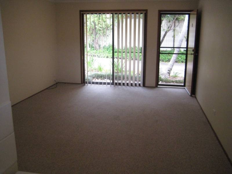 1/283 Government Road, Labrador QLD 4215