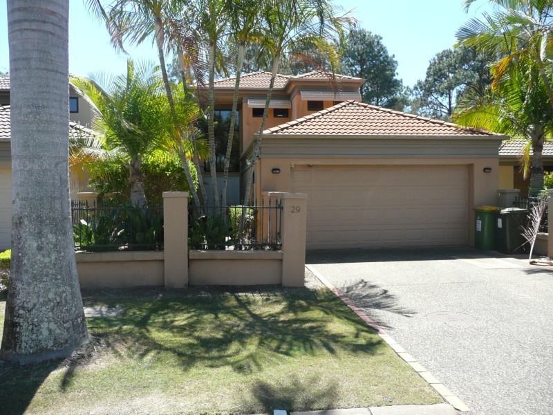 29 Ballybunyon Crescent, Hope Island QLD 4212