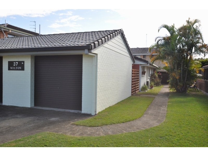 2/37 Milton Avenue, Paradise Point QLD 4216
