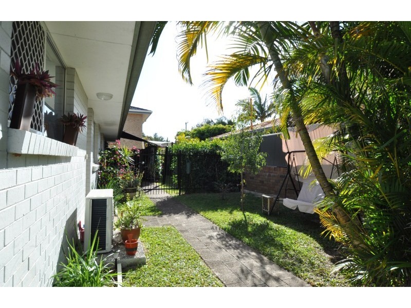 2/37 Milton Avenue, Paradise Point QLD 4216