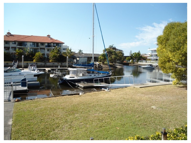 2/73 Bayview Street, Runaway Bay QLD 4216