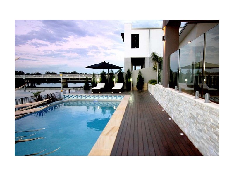 10 Harbourvue Court, Helensvale QLD 4212