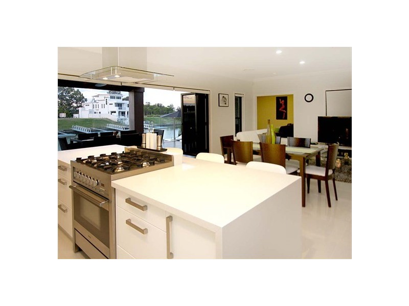 10 Harbourvue Court, Helensvale QLD 4212