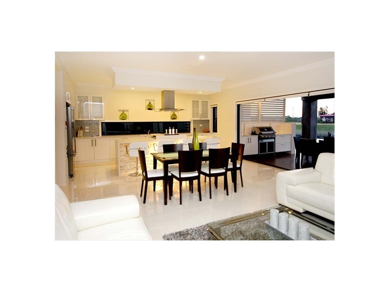 10 Harbourvue Court, Helensvale QLD 4212