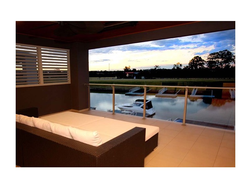 10 Harbourvue Court, Helensvale QLD 4212