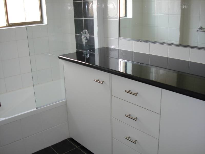 4/218 Marine Parade, Labrador QLD 4215