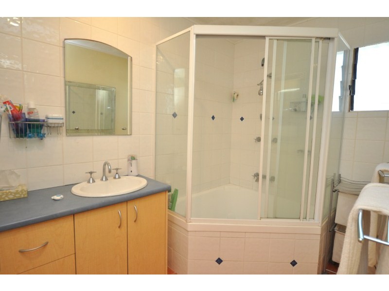 16 Teal Avenue, Paradise Point QLD 4216