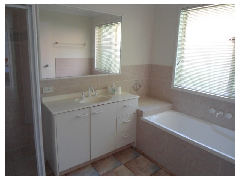 143 Henry Cotton Drive, Parkwood QLD 4214