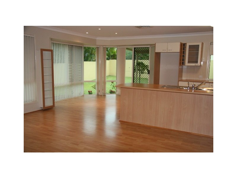 5 Portreeves Place, Arundel QLD 4214