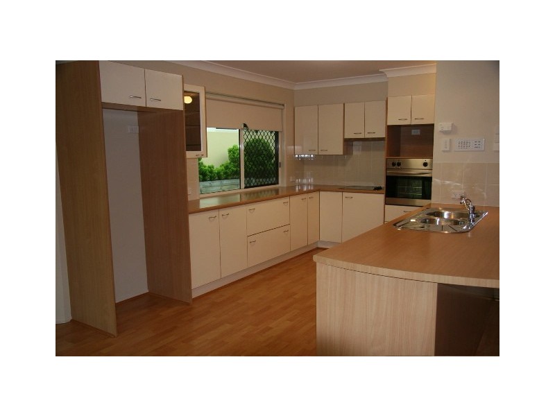 5 Portreeves Place, Arundel QLD 4214