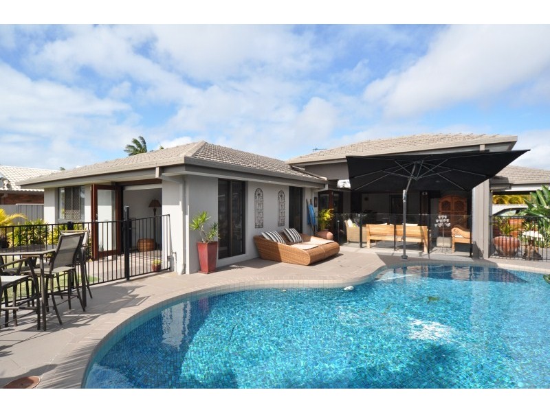 20 Tradewinds Avenue, Paradise Point QLD 4216