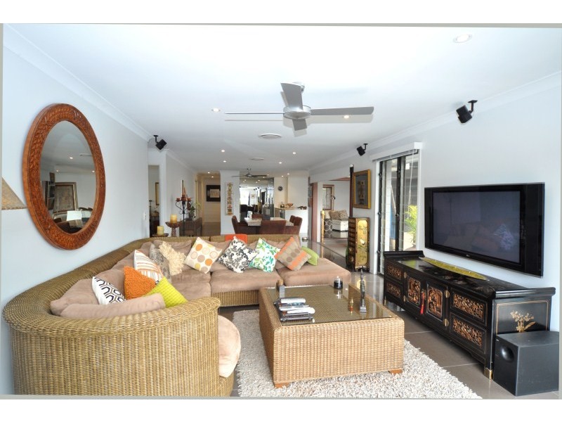 20 Tradewinds Avenue, Paradise Point QLD 4216