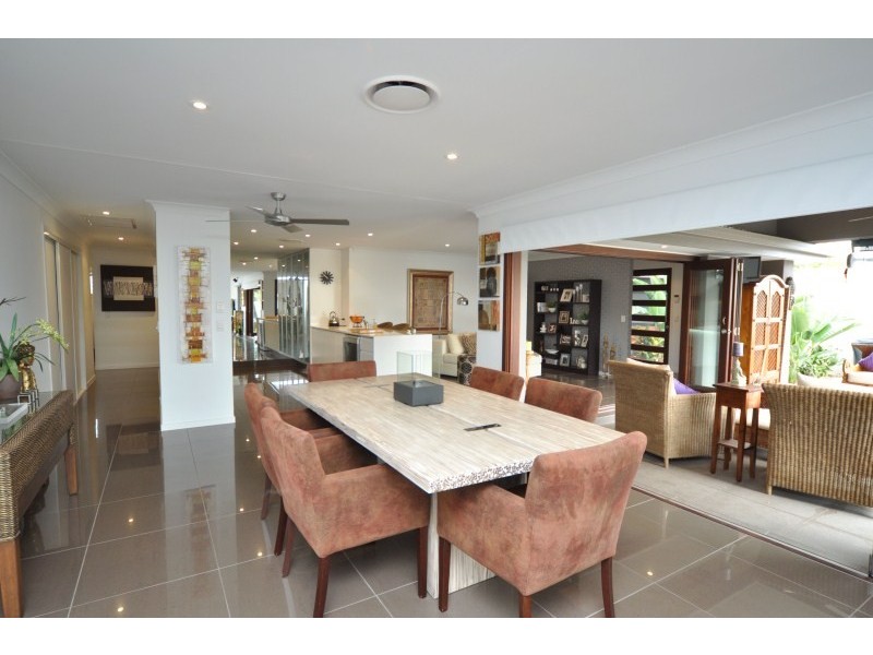 20 Tradewinds Avenue, Paradise Point QLD 4216