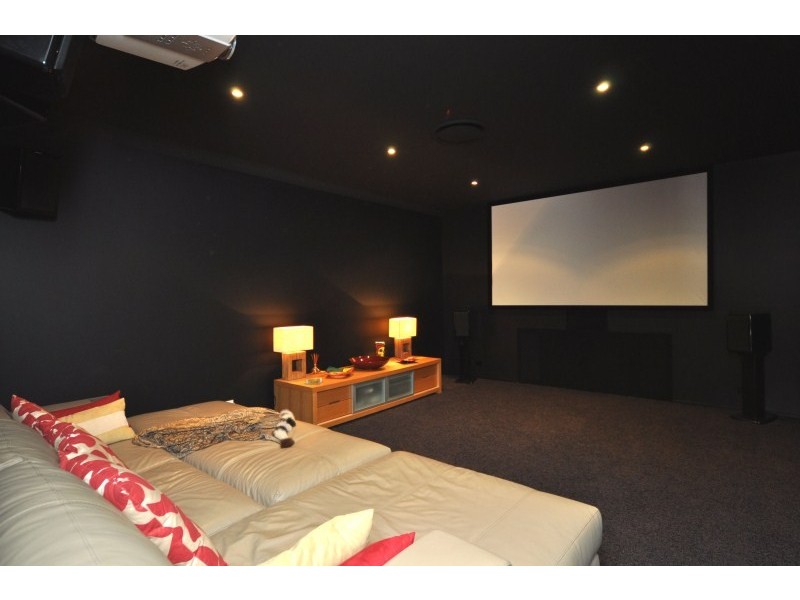 20 Tradewinds Avenue, Paradise Point QLD 4216