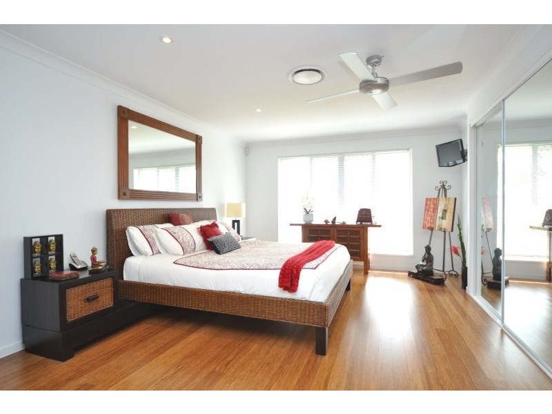 20 Tradewinds Avenue, Paradise Point QLD 4216