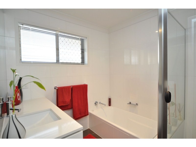 20 Tradewinds Avenue, Paradise Point QLD 4216