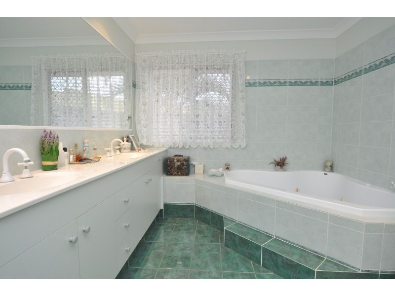 51 Tradewinds Avenue, Paradise Point QLD 4216