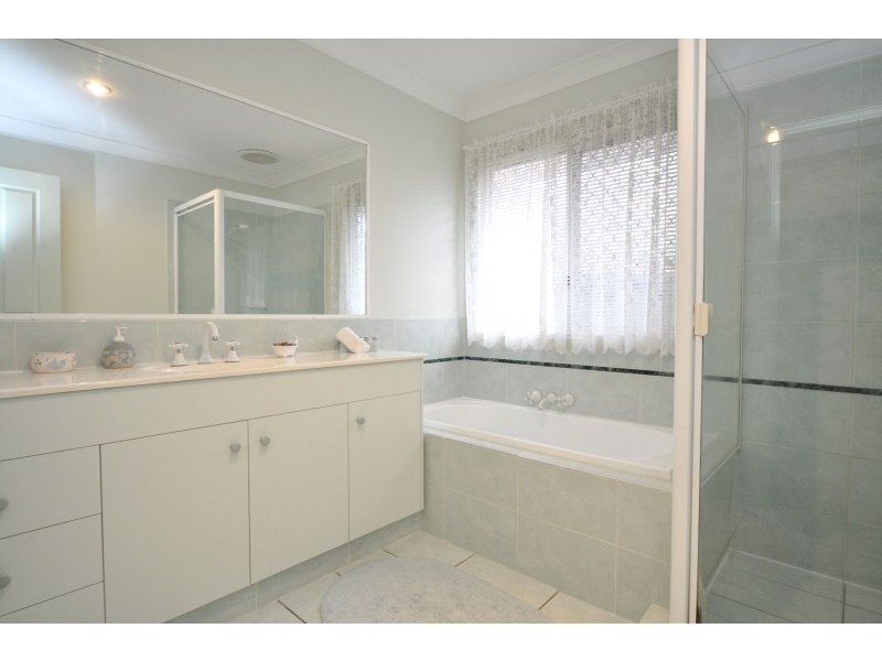 51 Tradewinds Avenue, Paradise Point QLD 4216