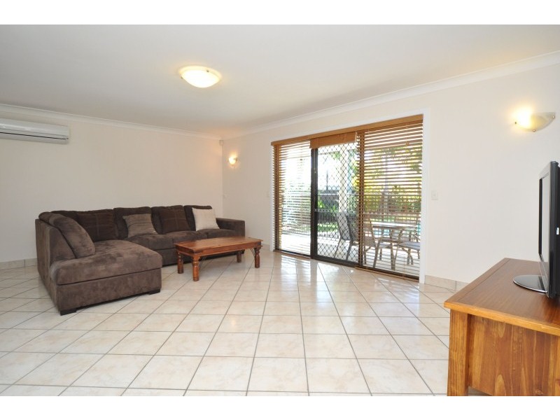 12 Hyacinth Avenue, Hollywell QLD 4216