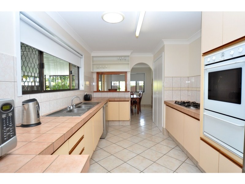 12 Hyacinth Avenue, Hollywell QLD 4216