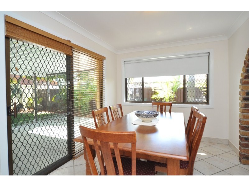 12 Hyacinth Avenue, Hollywell QLD 4216