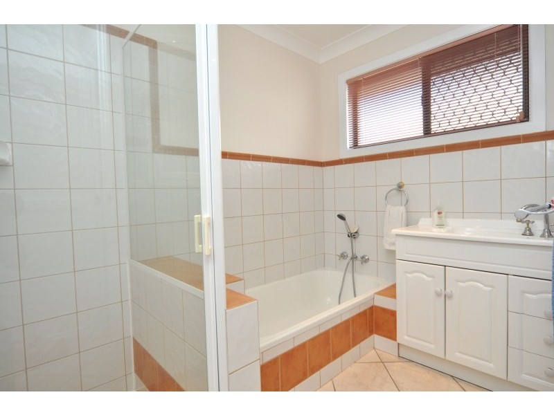 12 Hyacinth Avenue, Hollywell QLD 4216