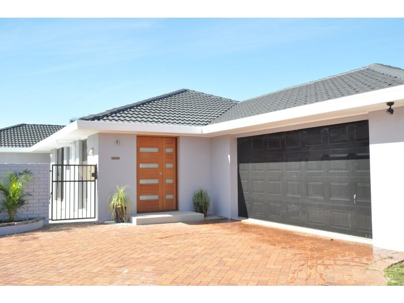 446 Oxley Drive, Runaway Bay QLD 4216