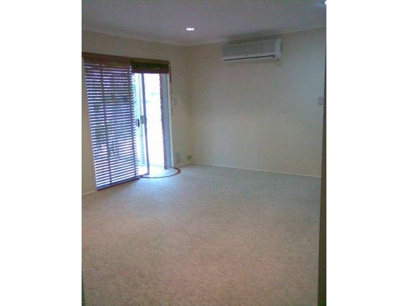 2/13 Drake Avenue, Paradise Point QLD 4216
