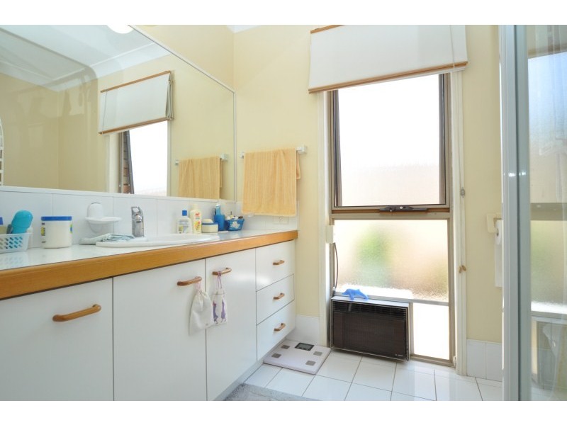 12 Waranga Way, Coombabah QLD 4216