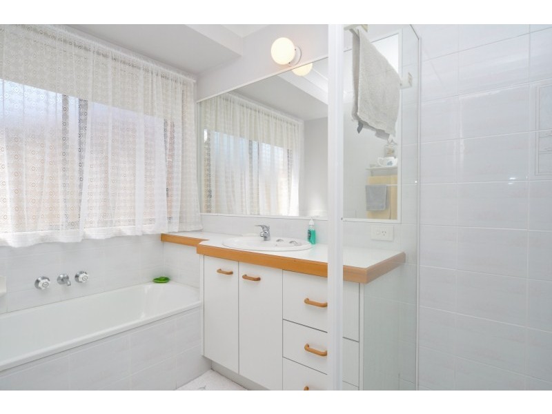 12 Waranga Way, Coombabah QLD 4216